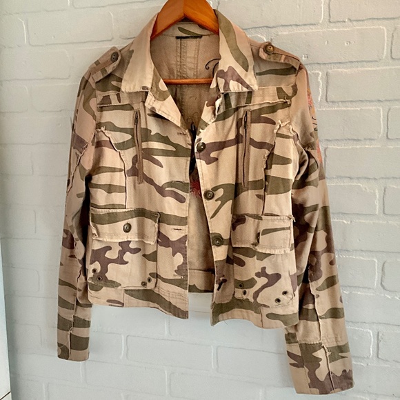 Jackets & Blazers - 🌺Host Pick!🌺 Camo Military style lightweight denim-like Utility jacket Size L